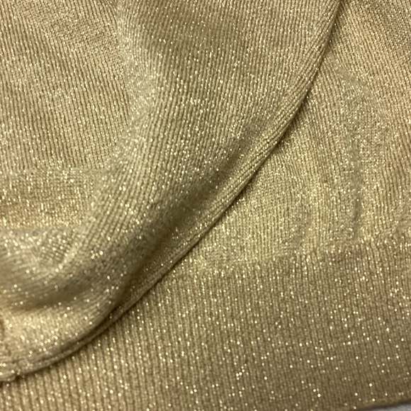 GOLD GLITTER. TURTLE NECK SWEATER SEE SIZE dimension s - Picture 5 of 6